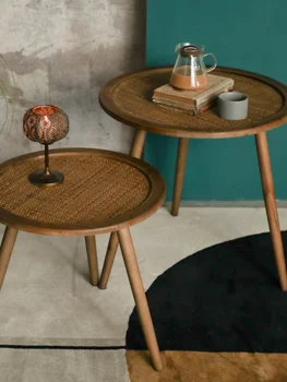 Журнальный столик из массива дерева в стиле ретро, диван из натурального ротанга, приставной столик, Круглый столик на балконе